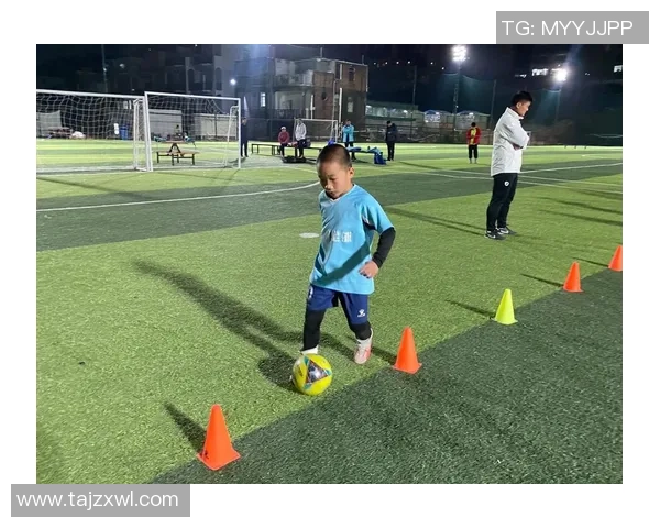 抖音平台上有哪些知名足球球星分享个人生活和训练日常